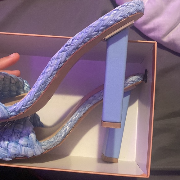 Baby blue heels - Picture 3 of 5